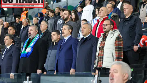 Rize Valisi İhsan Selim Baydaş, Çaykur Rizespor-Beşiktaş Maçını Tribünden Takip Etti