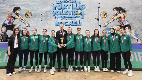 Artvin’den Voleybol da tarihi başarı: Türkiye’nin en iyi 4 takımı arasına girdiler