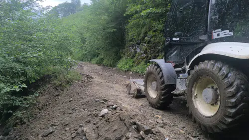 Arsin Belediyesi Fen İşleri Ekipleri İlçe Genelinde Çalışmalarını Sürdürüyor