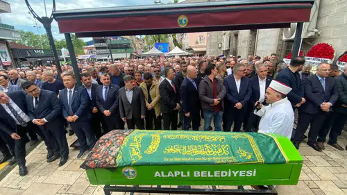 Emine Çift, Alaplı'da Taziyelerle Uğurlandı: AK Parti'nin Eski MKYK Üyesine Veda Töreni Düzenlendi