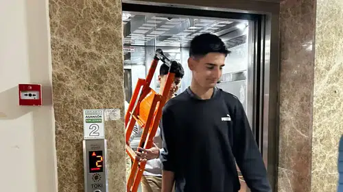 Meslek Lisesi Öğrencileri Arızaları Gidermek İçin Mahalle Mahalle Geziyor