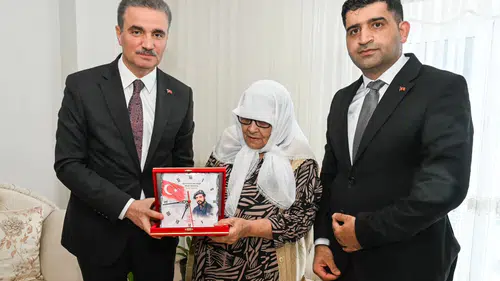 Vali Aydın Baruş’tan Şehit Ailesine Anneler Günü Ziyareti