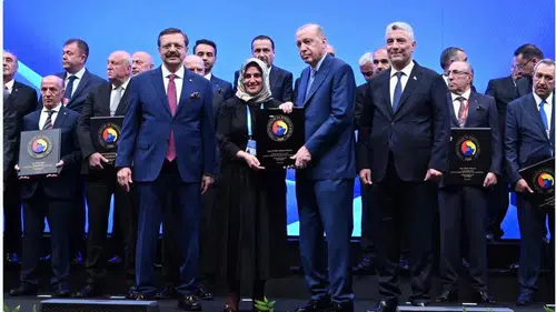 Ardeşen TSO Genel Sekreteri Ayata’ya 30. Yıl Hizmet Şeref Belgesi