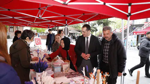 Başkan Ekim, Özel Eğitim Okulu'nda Sergiye Katılarak Öğrencilere Destek Verdi