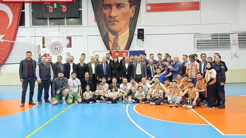Şalpazarı’nda Voleybol Heyecanı Sona Erdi: Şampiyon Dereköy Kartalspor Oldu