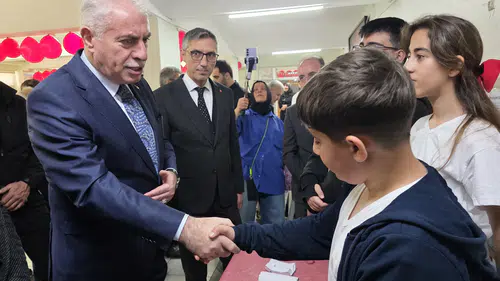Bayburt Ortaokulu’nda TÜBİTAK 4006 Bilim Fuarı Yoğun İlgi Gördü