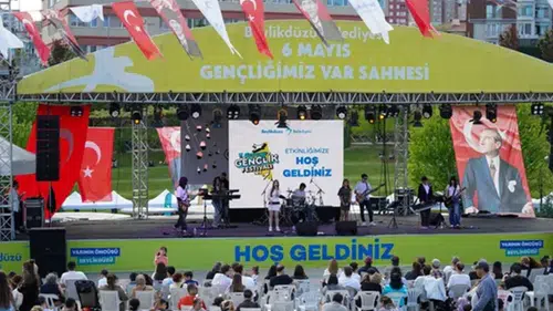 Beylikdüzü’nde Gençlerin Coşkuyla Karşılandığı Kırlangıç Gençlik Festivali Başladı!