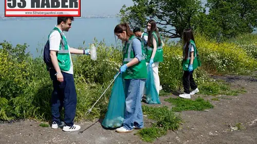 Beylikdüzü'nde Öğrencilerden Çevre Bilinci: Kıyı Temizliği Etkinliği Gerçekleştirildi