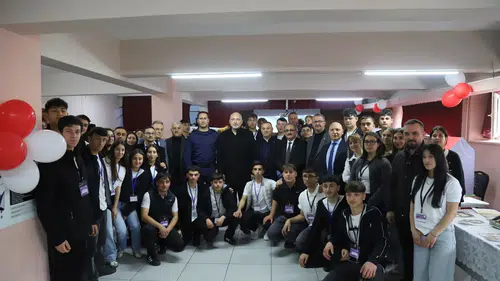 Hopa Belediyesi’nden TÜBİTAK 4006 Bilim Fuarı’na Destek: Gençler Geleceğe Umut Oluyor