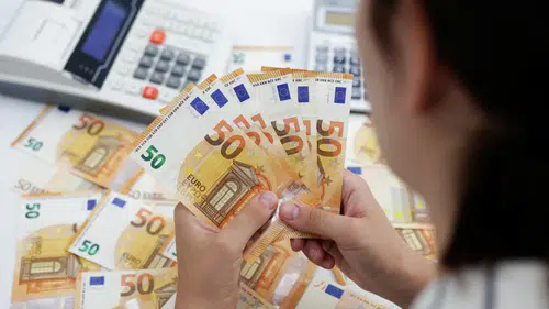 İtalya'nın en büyük bankası Intesa rakibi için 30 milyar euro teklif verdi