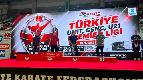 Artvinli Karateci Eslem Asya Çamur Türkiye Şampiyonu Oldu