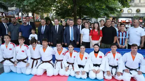 Trabzon'da Yaz Spor Okulları Coşkuyla Açıldı: 3 Bin 500 Çocuk Ücretsiz Spor Eğitimi Alacak