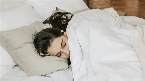 Sabahları aynaya bakınca yorgun görünüyorsanız suçlu bu alışkanlıklar olabilir
