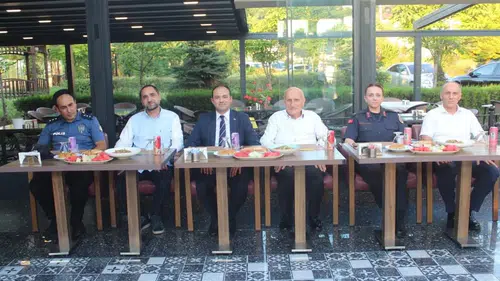 Derepazarı Kaymakamı Oğuzhan Öztürk’e Veda Yemeği Düzenlendi