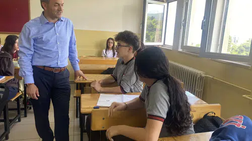 Beşikdüzü'nde LGS Öncesi Öğrencilere Moral Ziyareti