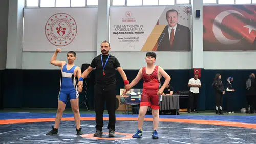 Erzurum'da Minik Güreşçiler Türkiye Şampiyonası İçin Minderde Ter Döktü