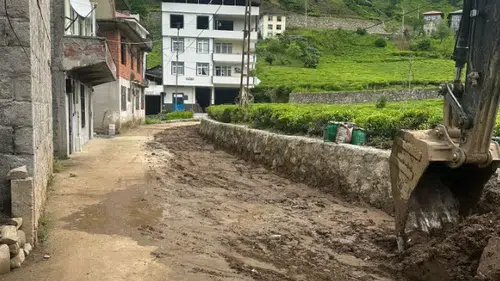 Güneysu Belediyesi’nden Mahallelerde Yoğun Çalışma Mesaisi