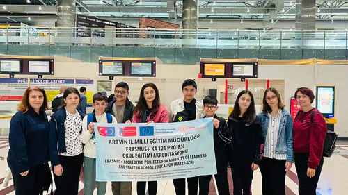 Artvinli Öğrenciler Erasmus+ Kapsamında Budapeşte’de Eğitim Deneyimi Yaşıyor