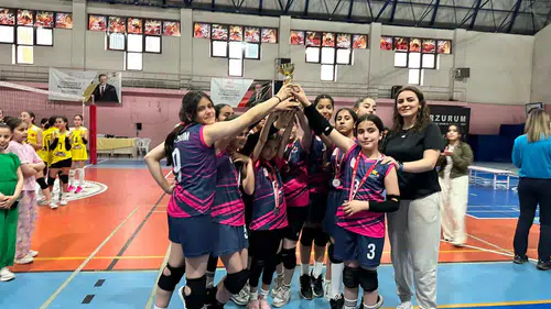 Erzurum'da Minik Sultanların Zirvesinde Saltuklu Spor A Takımı Yer Aldı