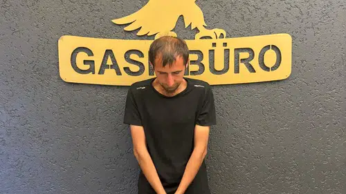 Ankara'da aracına zorla bindiği kadını bıçakla tehdit edip eşyalarını gasp etti