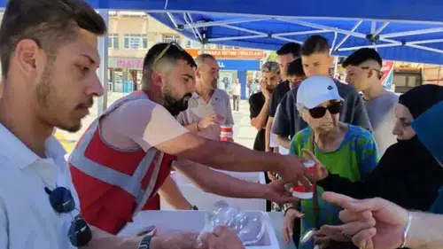 İzmit Belediyesi, Muharrem Ayı'nda Aşure Dağıtımı Gerçekleştirdi!