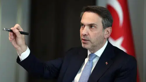 Bayraktar, UKEF ile enerji yatırımlarında finansman iş birliklerini görüştü