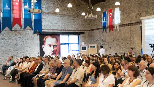 İzmir’de Uluslararası Eleştirel Eğitim Konferansı başladı
