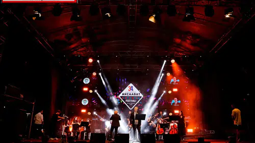 Akçaabat Belediyesi Şehir Orkestrası Festival Sahnesinde Müzik Ziyafeti Sundu