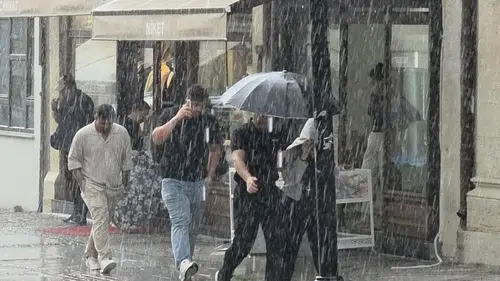 Fırtına ve Sağanak Yağış Uyarısı: Ülkemizi 5 Gün Sürecek Şiddetli Hava Koşulları Bekliyor!
