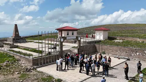 19. Kültür, Sanat ve Bal Festivali Şehitlik Ziyaretiyle Başladı