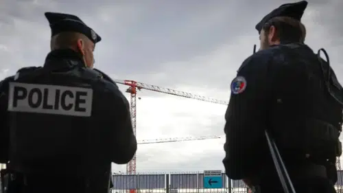Paris'te Bıçaklı Saldırı: Hamile Kadın Dâhil 3 Kişi Yaralandı