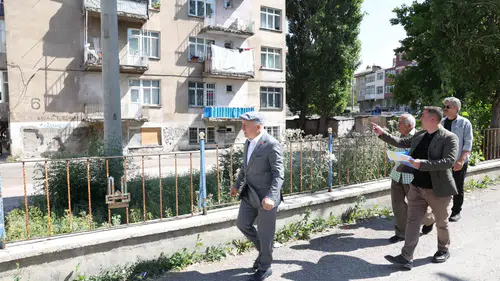 Başkan Sekmen, Karayolları Belediye Evleri ve Yoncalık Kentsel Dönüşüm Alanı'nda İncelemelerde Bulundu