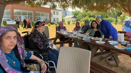 Trabzon Huzurevi Sakinleri Sosyal Etkinlikte Moral Depoladı
