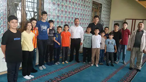 Yakutiye'de Yaz Kur'an Kurslarına Ziyaret: İlçe Müftüsü Selim Şahin Öğrencilerle Buluştu
