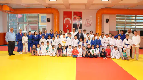 Başkan Rahmi Metin, Yaz Spor Okullarındaki Minik Sporcularla Buluştu