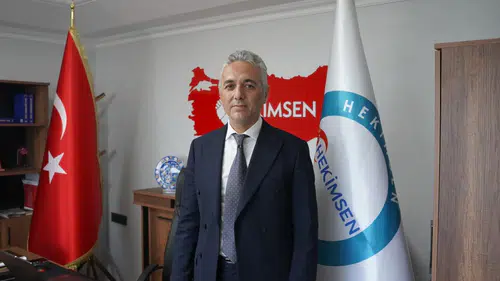 Hekimsen Başkanı Uzm. Dr. Adil Kurban, Sağlıkta Şiddete Duyarlılığı Artıran Müzikli Protesto Düzenledi!