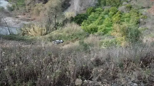 Antalya'da otomobil uçuruma yuvarlandı: 5 can kaybı