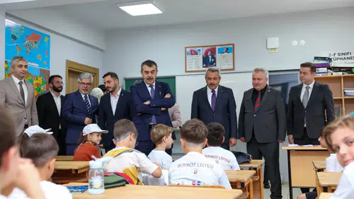 Bakan Yusuf Tekin, Rize'de TÜGVA Yaz Okulu Öğrencileriyle Buluştu