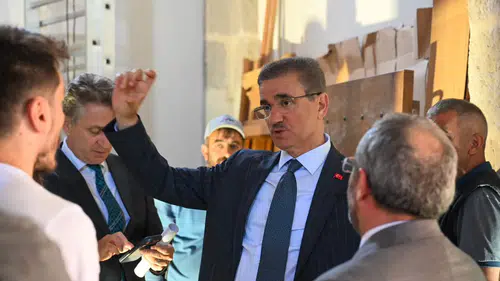 Erzurum Valisi Aydın Baruş, Restorasyonu Tamamlanma Aşamasındaki Fetih Camii'nde İncelemelerde Bulundu