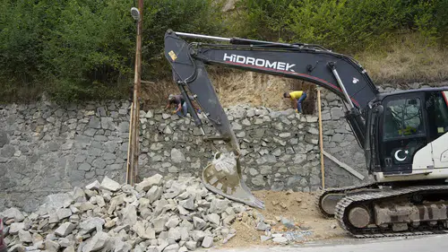 Artvin'de Altyapı ve Güvenlik Çalışmaları Sürüyor: Başkan Erdem Projeleri Yerinde İnceledi