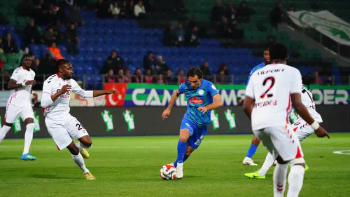 Çaykur Rizespor'da Yeni Sezon Mesaisi! Transferler ve Kamp Süreci Dikkat Çekiyor