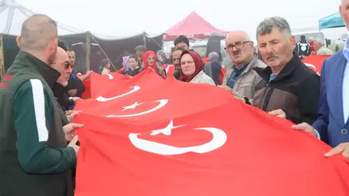 Çataltepe Şehitliği'nde vatan evlatları anıldı, Başkan Genç gelecek projeleri duyurdu