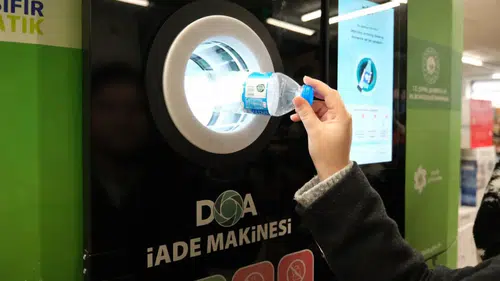 Bakkallarda Depozito İadesi Dönemi Başlıyor: Sokaklarda Şişe Toplama Uygulaması Hayata Geçiyor!