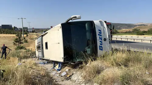 Yolcu otobüsü devrildi! Şoförün uyuduğu iddiası