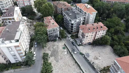 İstanbul'da Tarihi Dönüşüm: Tek Bir Sokakta 13 Bina Yıkıldı! 'Yarısı Bizden' Kampanyasında Rekor İlgisi!