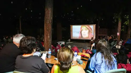 Ortahisar'da Yaz Akşamlarına Nostaljik Gece Sineması Etkisi!