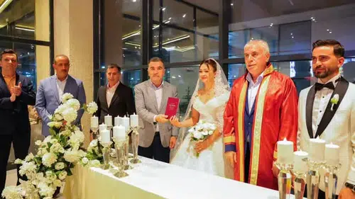 Bayburt Protokolü Bu Düğünde Buluştu! Vali Eldivan Nikâh Şahidi Oldu