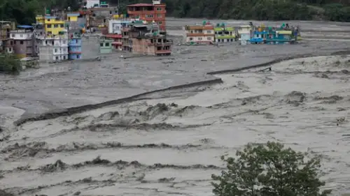 13 polisten haber alınamıyor! Nepal'deki sel felaketinde 8 kişi yaşamını yitirdi