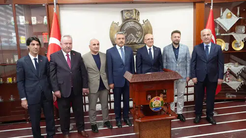 Hazine ve Maliye Bakanı Mehmet Şimşek Rize'de Protokol Tarafından Karşılandı