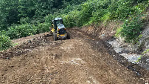 Beşikdüzü Belediyesi'nden Mahalle Yollarında Bakım ve Onarım Çalışmaları